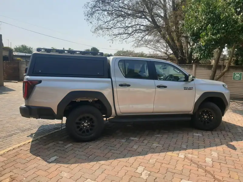 Veld Armour canopy sitting flush with the Toyota Hilux cab line, roof rack on top